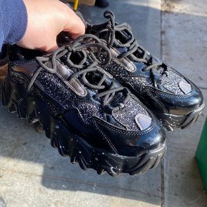Vogues black sparkle tennis shoes
